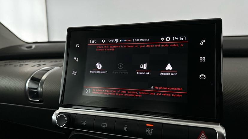 Bluetooth / Apple CarPlay / Android Auto 