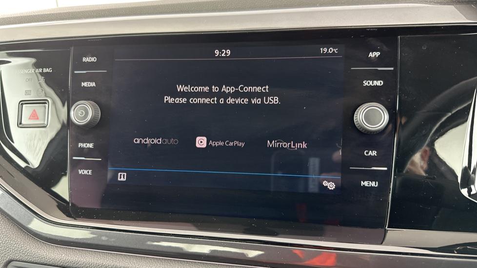 Apple CarPlay / Android Auto 