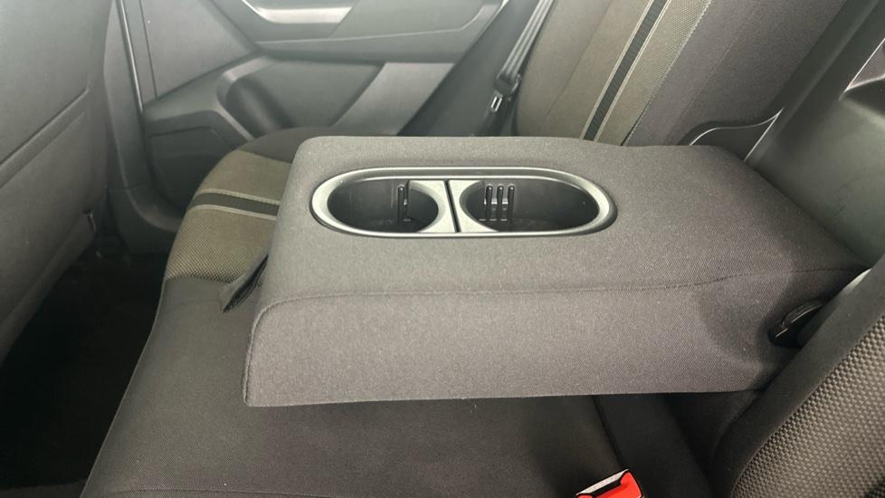 Rear Armrest/ Cup Holder