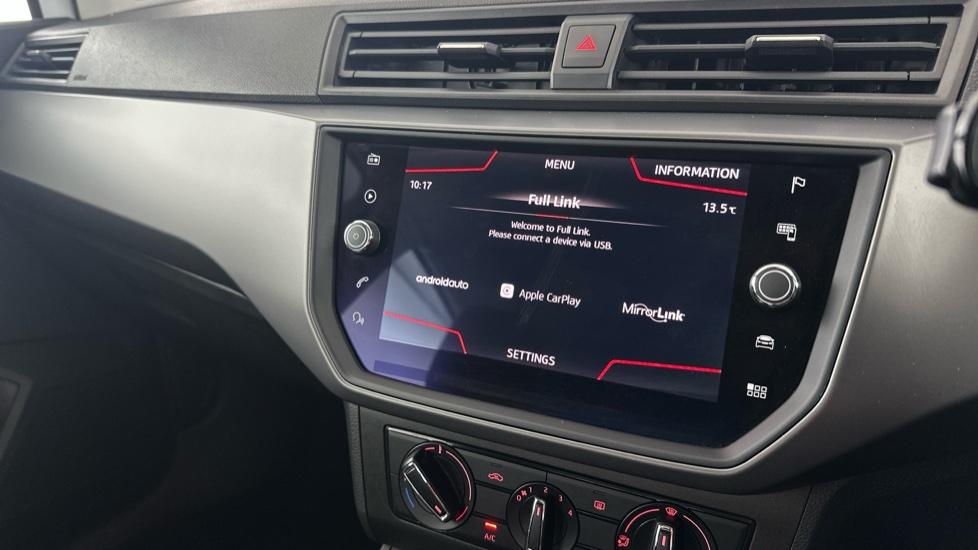 Apple Car Play & Android Auto