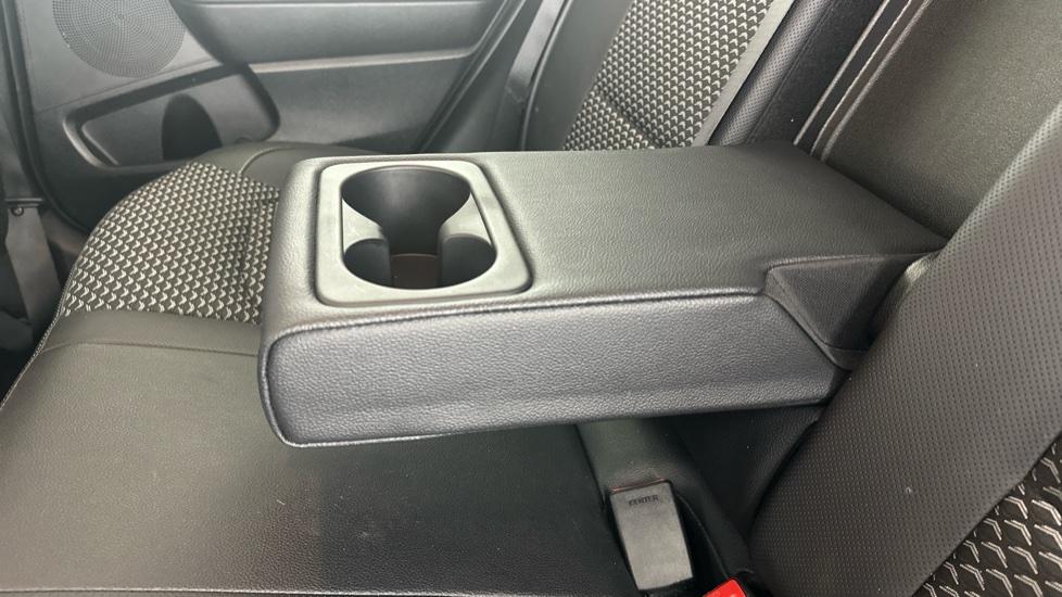 Rear Armrest/ Cup Holder