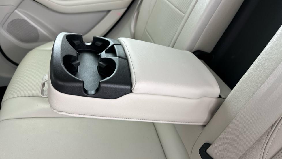 Rear Armrest/ Cup Holder