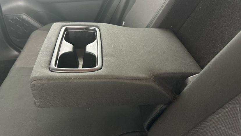 Rear Armrest/ Cup Holder