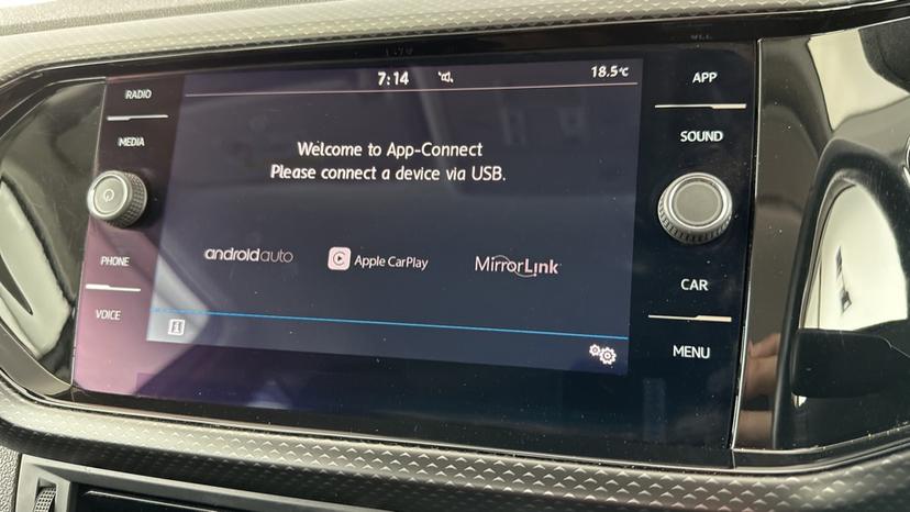 Apple CarPlay / Android Auto 