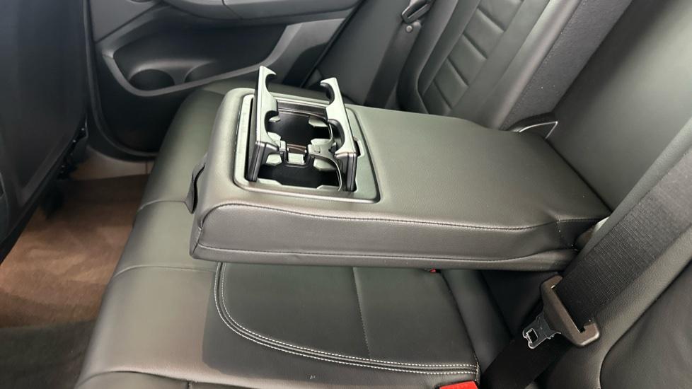 Rear Armrest/ Cup Holder