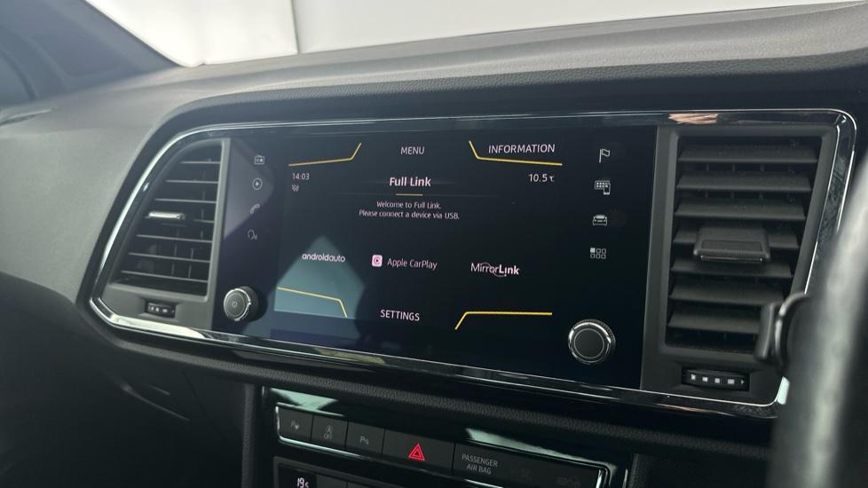 Apple Car Play & Android Auto