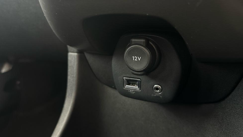 USB/AUX connection 