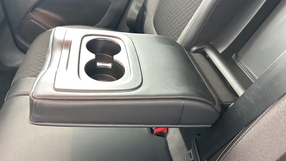 Rear Armrest/ Cup Holder