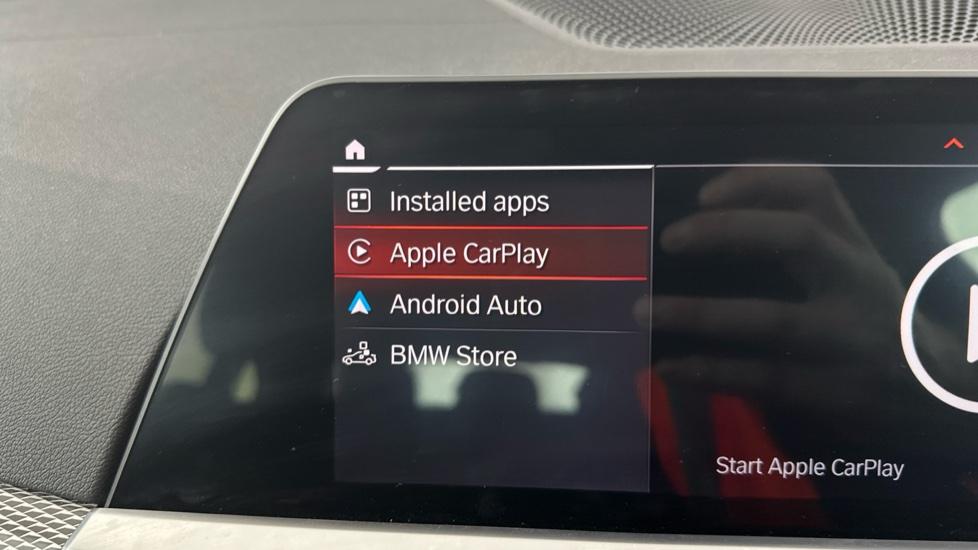 Apple CarPlay / Android Auto 