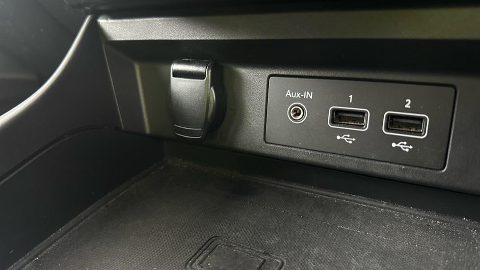 USB/AUX Connection 