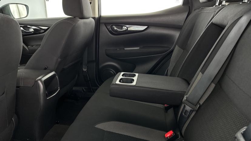 Rear Armrest/ Cup Holder