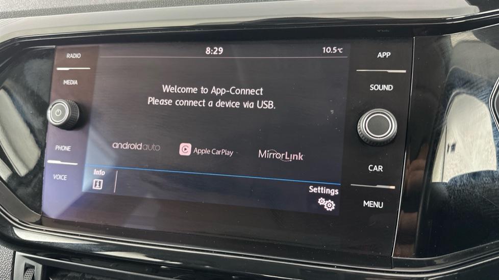 Apple CarPlay / Android Auto 