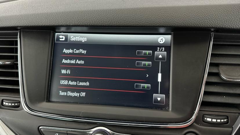 Apple CarPlay / Android Auto 