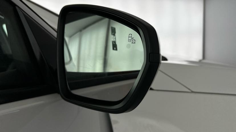 Blind spot monitoring system 