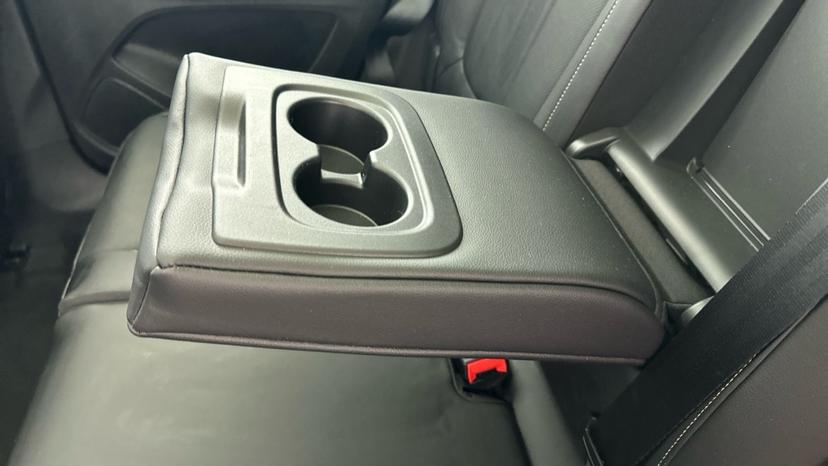 Rear Armrest/ Cup Holder