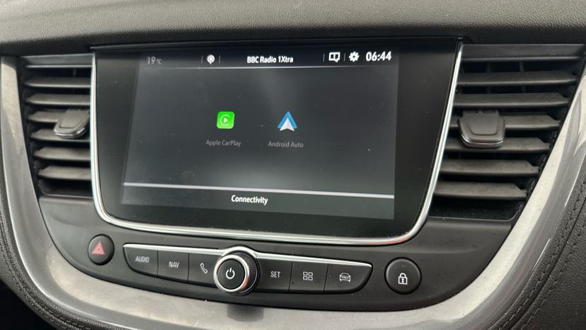 Apple Car Play & Android Auto