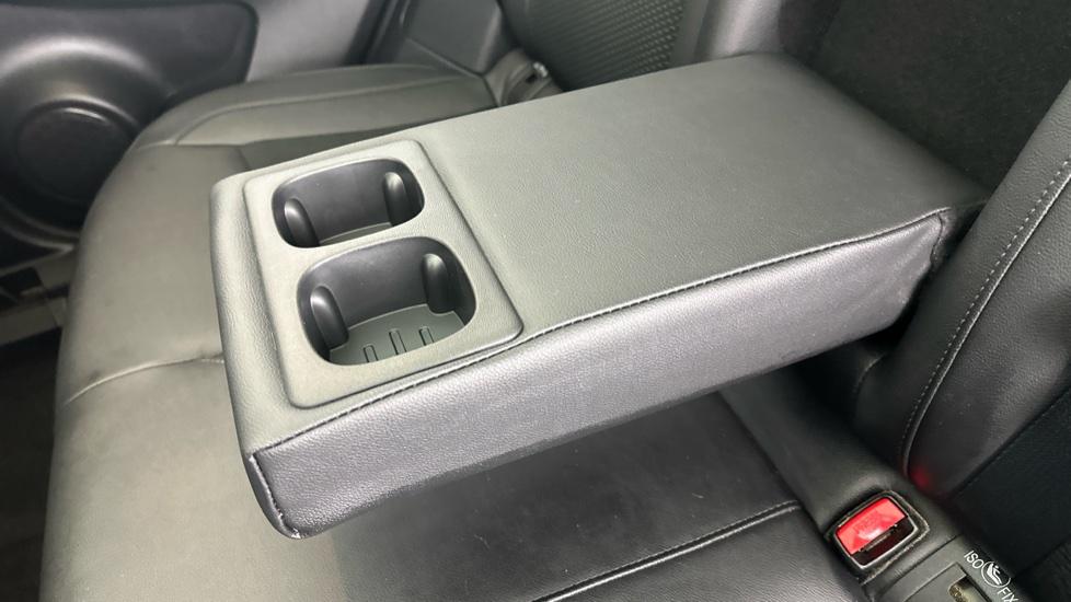 Rear Armrest/ Cup Holder