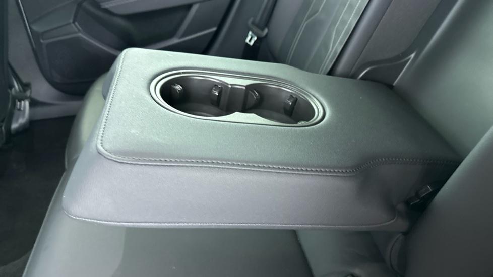 Rear Armrest/ Cup Holder