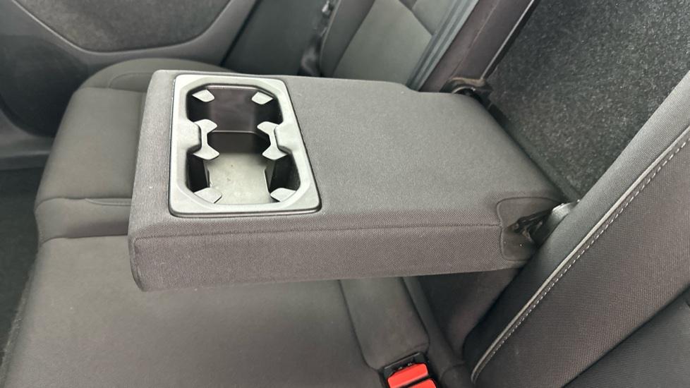 Rear Armrest/ Cup Holder