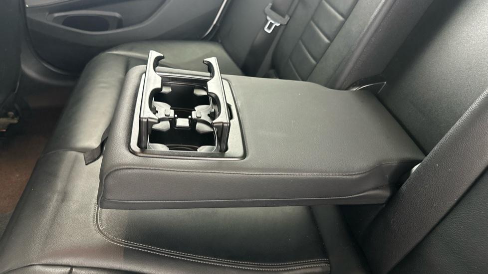 Rear Armrest/ Cup Holder