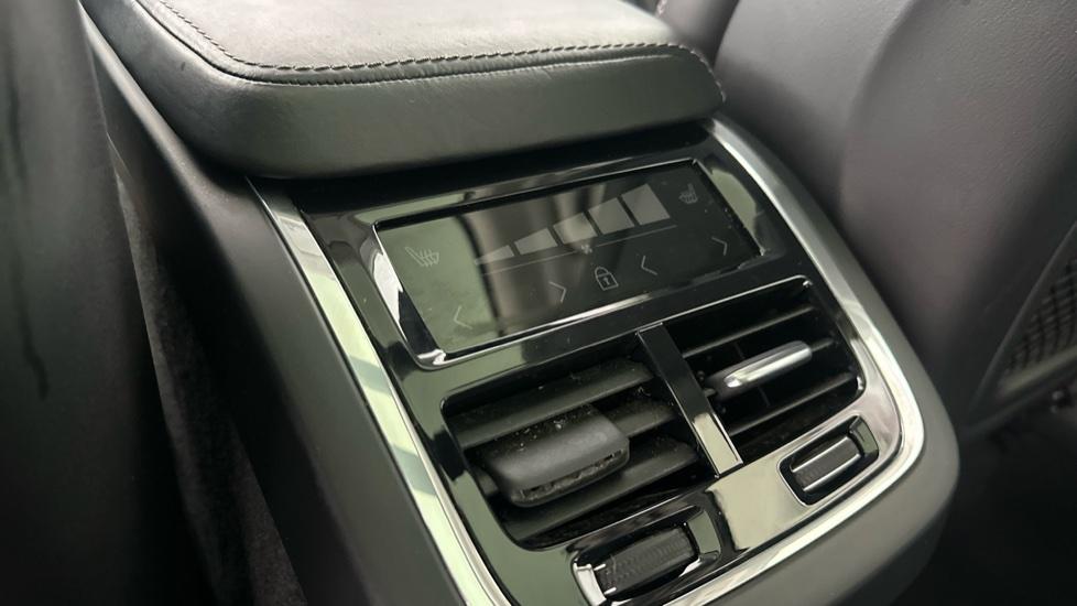 Rear Climate Control / Heated Seats 