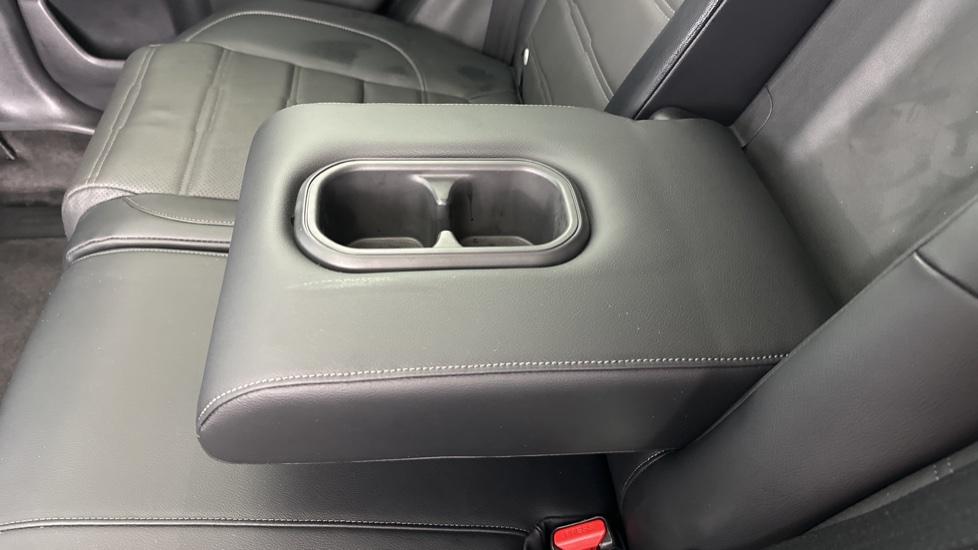 Rear Armrest/ Cup Holder