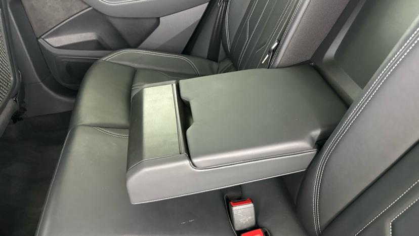 Rear Armrest/ Cup Holder