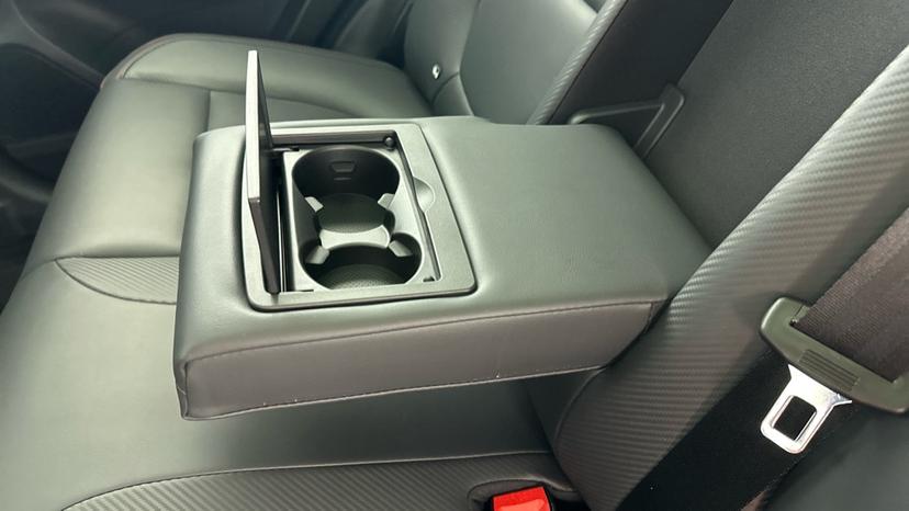 Rear Armrest/ Cup Holder