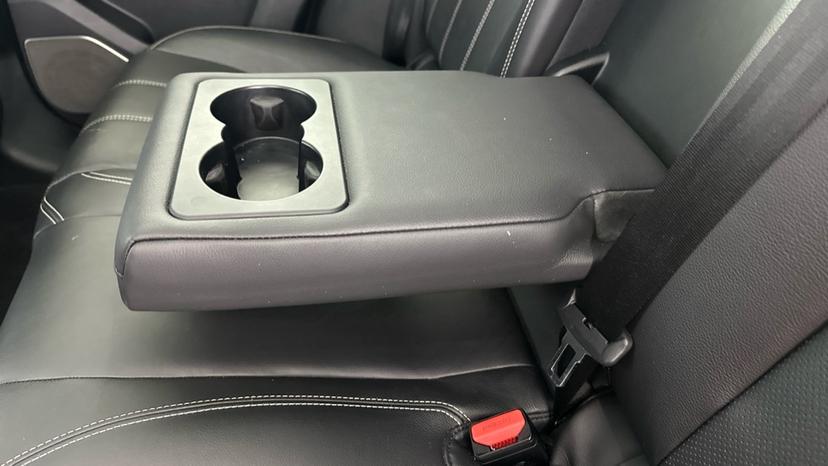 Rear Armrest/ Cup Holder