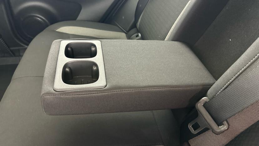 Rear Armrest/ Cup Holder