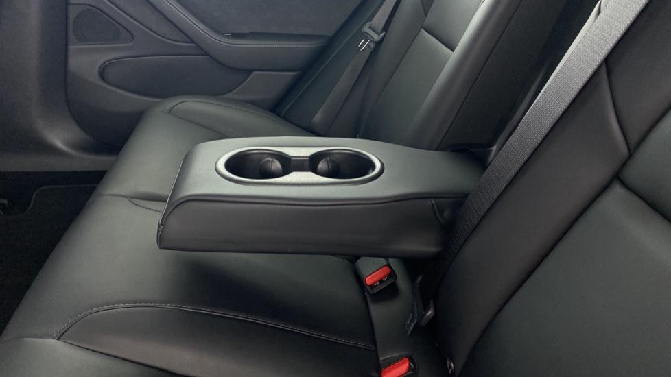 Armrest / cup holders 