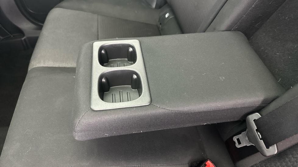 Rear Armrest/ Cup Holder