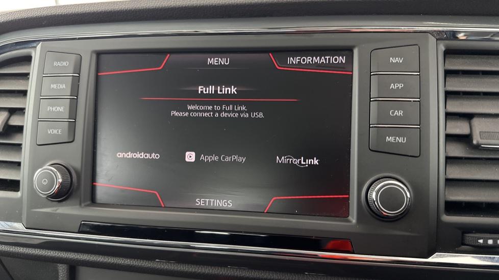 Apple CarPlay / Android Auto 