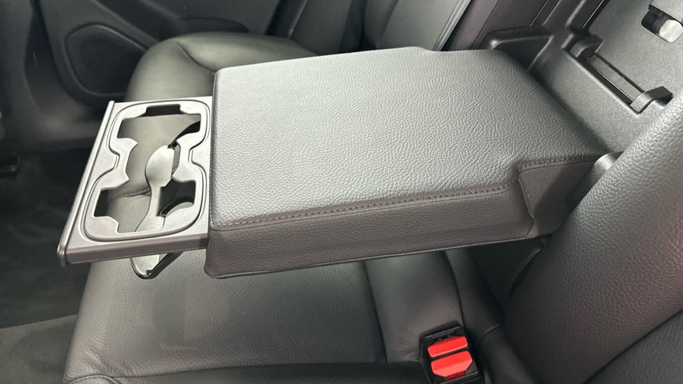 Rear Armrest/ Cup Holder