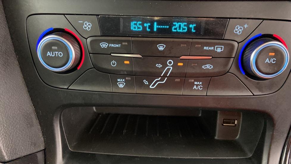 dual climate control and air conditioning 