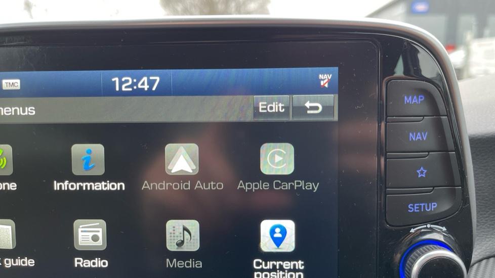 Apple Car Play & Android Auto