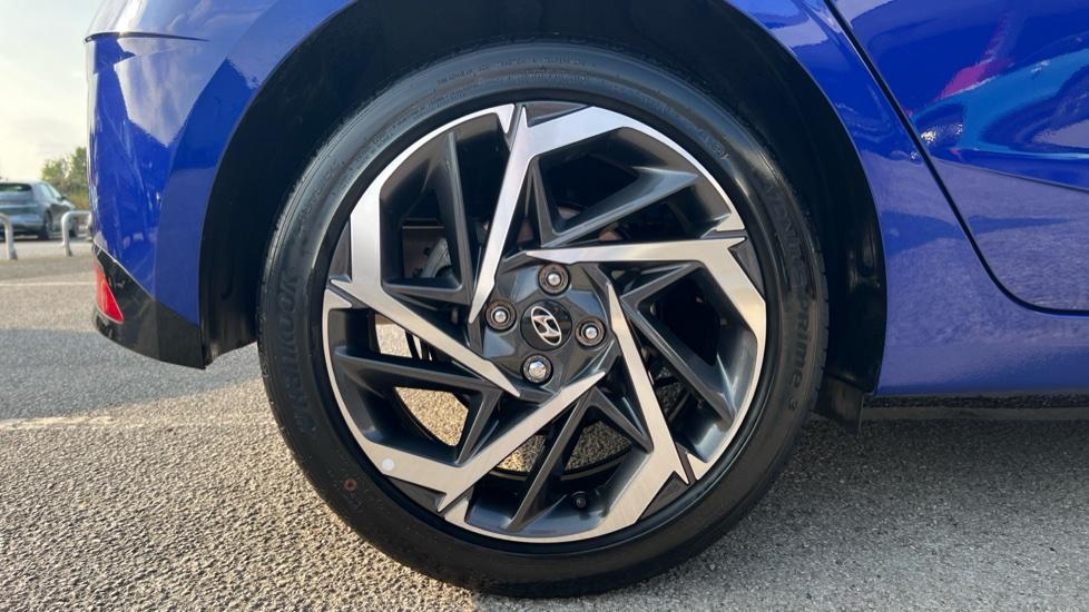 17” Alloy Wheels 