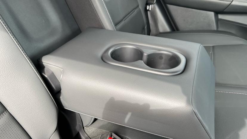 Rear Armrest/ Cup Holder