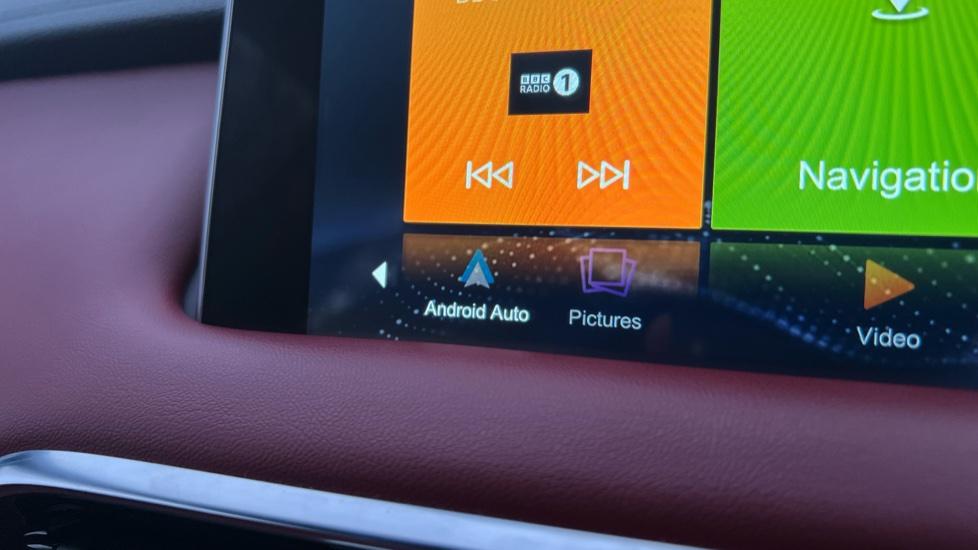 Apple Car Play & Android Auto