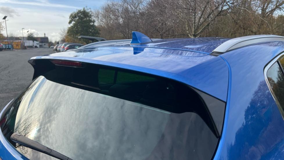 Rear roof spoiler 