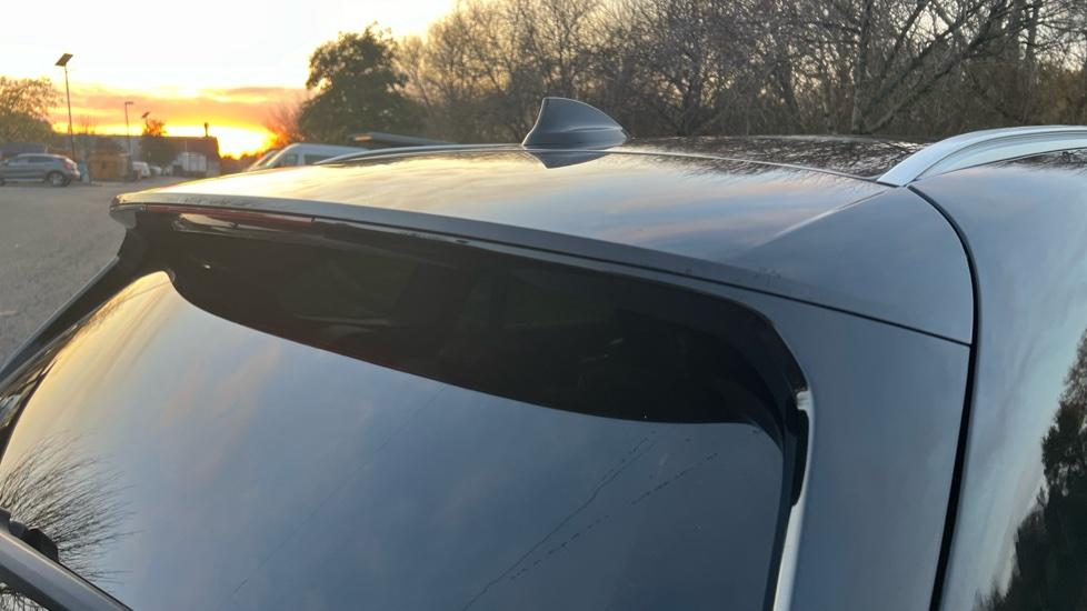 rear roof spoiler 