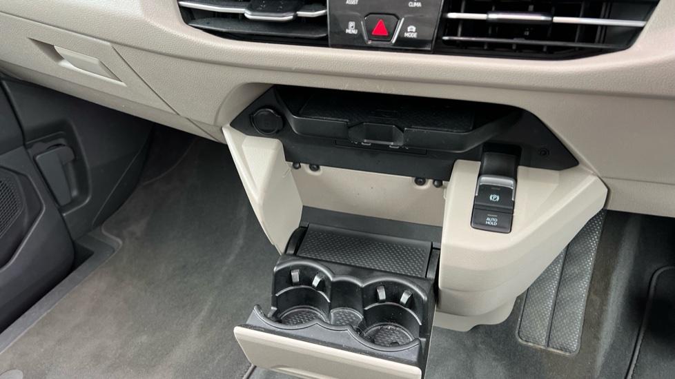 Rear Armrest/ Cup Holder