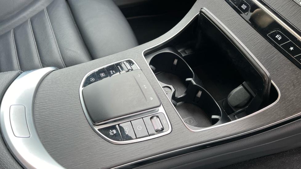 Rear Armrest/ Cup Holder