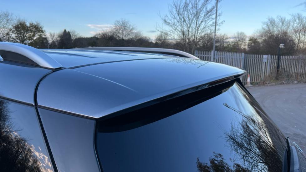 Rear roof spoiler