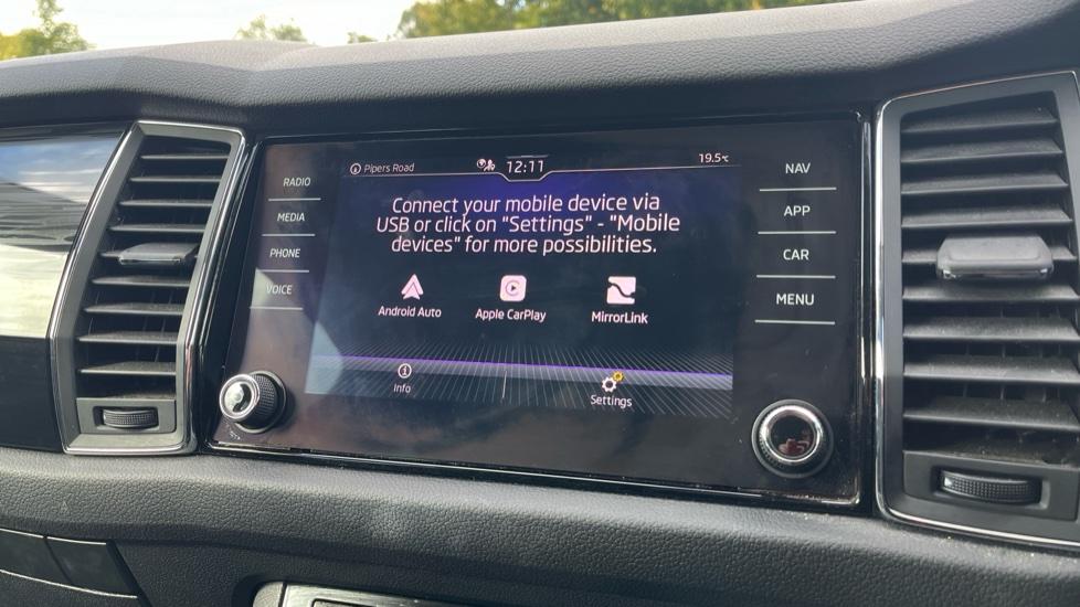 Apple Car Play & Android Auto