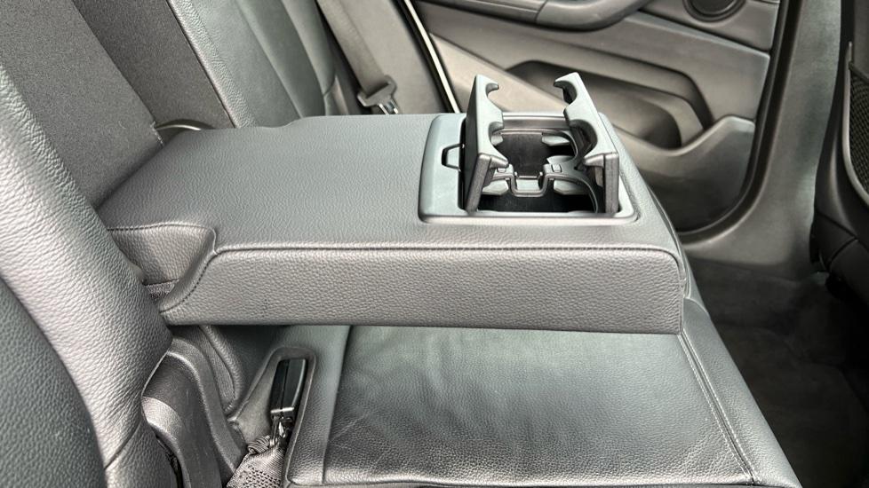 Rear Armrest/ Cup Holder