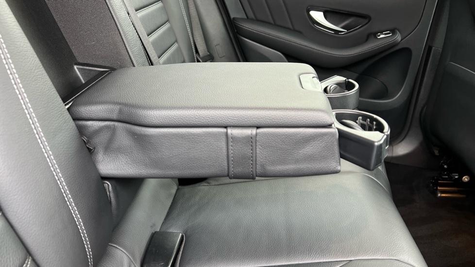 Rear Armrest/ Cup Holder