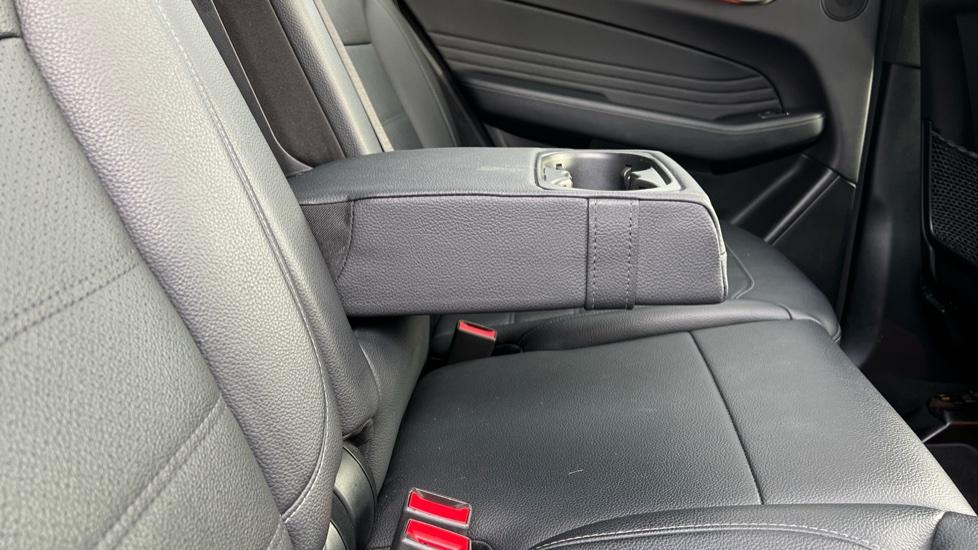 Rear Armrest/ Cup Holder