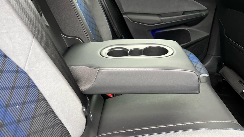 Rear Armrest/ Cup Holder