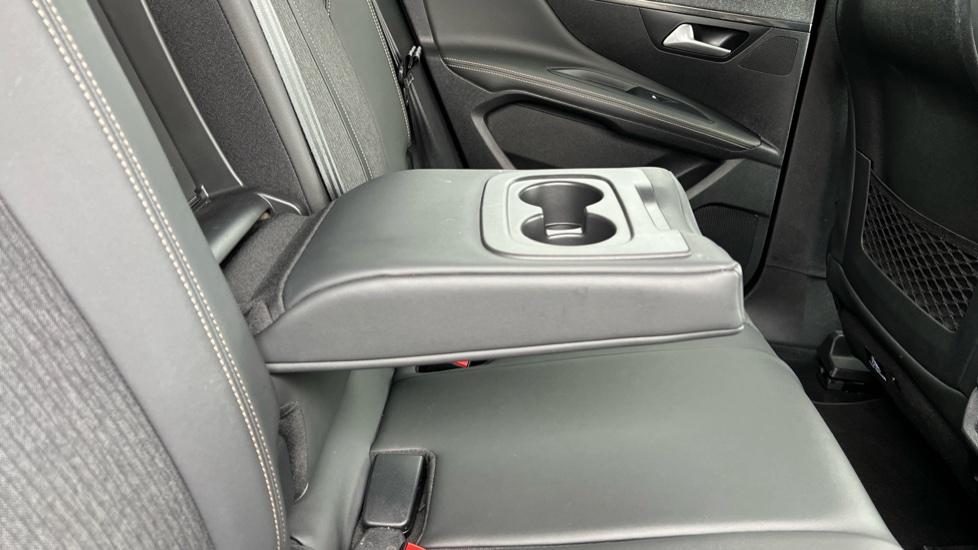 Rear Armrest/ Cup Holder